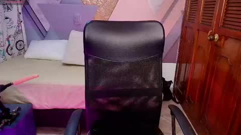 Snapshot of raylin_escobar chatting on 05.04.26 raylin_escobar online show from 05.04.26