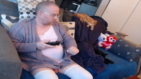 Snapshot of raymondsun chatting on 01.04.25 Sunshine Ray online show from 01.04.25