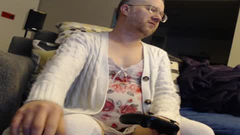 Snapshot of raymondsun chatting on 01.11.25 Sunshine Ray online show from 01.11.25