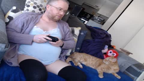 Snapshot of raymondsun chatting on 01.19.25 Sunshine Ray online show from 01.19.25