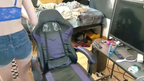 Snapshot of raynes_lair34 chatting on 03.24.26 raynes_lair34 online show from 03.24.26