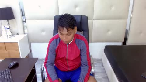 Snapshot of raystewart_ chatting on 10.17.25 raystewart  online show from 10.17.25