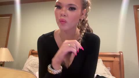 Snapshot of realjadebri chatting on 01.14.25 Jade online show from 01.14.25