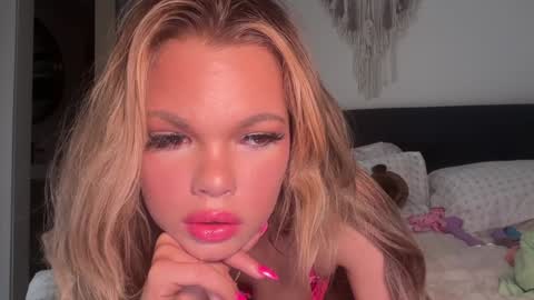 Snapshot of realjadebri chatting on 01.18.25 Jade online show from 01.18.25