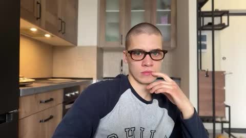 Snapshot of realsupermichael chatting on 04.03.26 AliceEve online show from 04.03.26