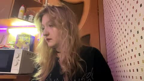 Snapshot of rebabojanowski chatting on 03.31.26 olivia online show from 03.31.26