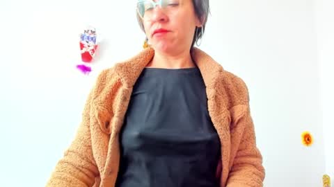 Rebbeca online show from 01.05.25