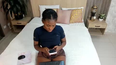 Snapshot of rebeca_cortez1 chatting on 06.26.26 I invite you to my birthday on November 3th online show from 06.26.26