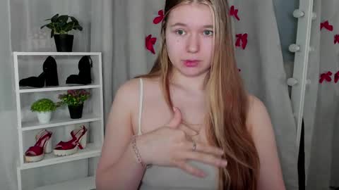 Snapshot of rebecca_____ chatting on 02.09.25 rebecca_____ online show from 02.09.25