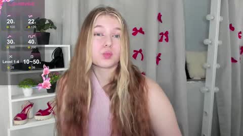 Snapshot of rebecca_____ chatting on 02.10.25 rebecca_____ online show from 02.10.25