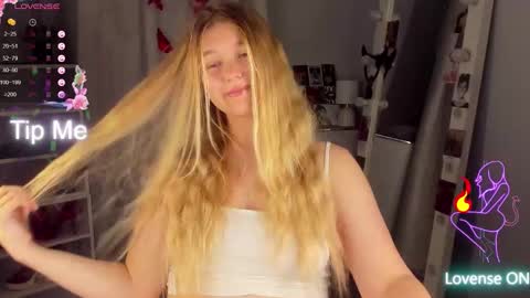 Snapshot of rebecca_____ chatting on 09.13.25 rebecca_____ online show from 09.13.25