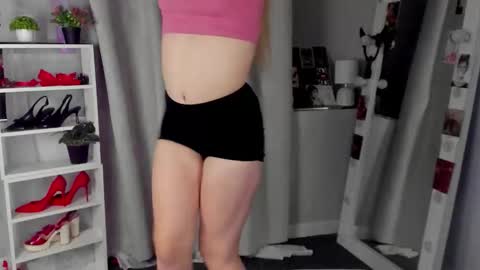 Snapshot of rebecca_____ chatting on 10.07.25 rebecca_____ online show from 10.07.25