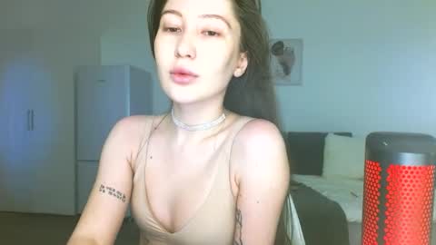 Snapshot of rebecca_demure18 chatting on 03.06.25 Lets talk here 33. online show from 03.06.25