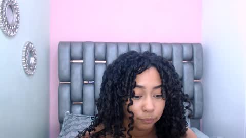 Snapshot of rebecca_mils chatting on 02.02.25 R E B E C A online show from 02.02.25