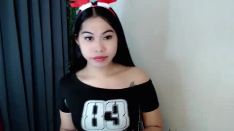 Snapshot of rebecca_slutt chatting on 12.23.25 its me asian rebecca online show from 12.23.25