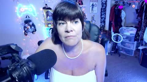 Rebecca Love online show from 11.28.25