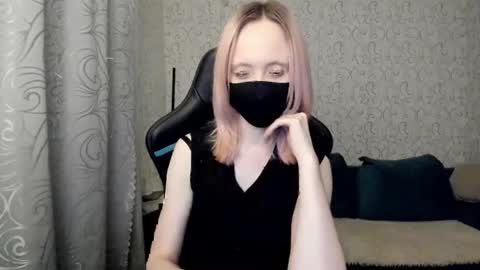 Snapshot of rebesaolset chatting on 12.12.24 RebesaOlset online show from 12.12.24