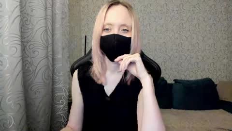 Snapshot of rebesaolset chatting on 12.14.24 RebesaOlset online show from 12.14.24