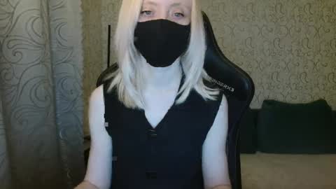 Snapshot of rebesaolset chatting on 12.25.24 RebesaOlset online show from 12.25.24