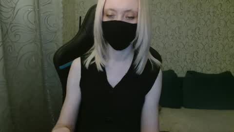 Snapshot of rebesaolset chatting on 12.25.24 RebesaOlset online show from 12.25.24