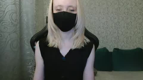 Snapshot of rebesaolset chatting on 12.29.24 RebesaOlset online show from 12.29.24