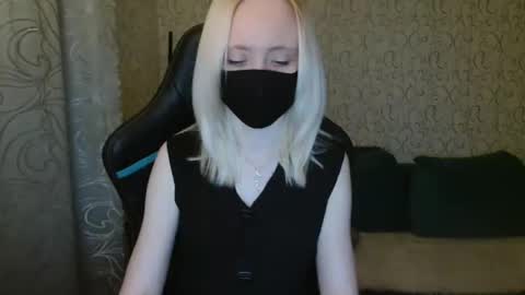 Snapshot of rebesaolset chatting on 01.14.25 RebesaOlset online show from 01.14.25