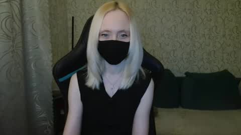 Snapshot of rebesaolset chatting on 01.17.25 RebesaOlset online show from 01.17.25