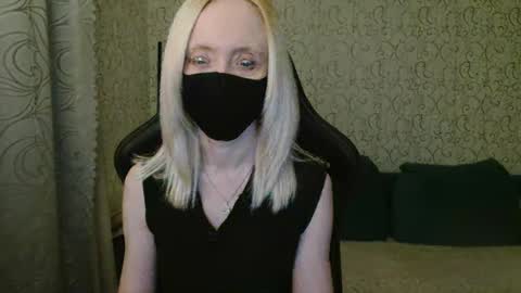 Snapshot of rebesaolset chatting on 01.22.25 RebesaOlset online show from 01.22.25