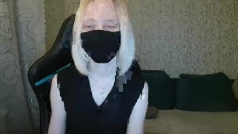 Snapshot of rebesaolset chatting on 01.24.25 RebesaOlset online show from 01.24.25