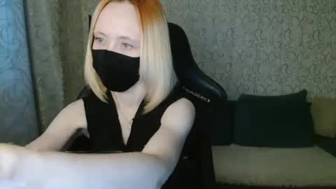 Snapshot of rebesaolset chatting on 02.19.25 RebesaOlset online show from 02.19.25