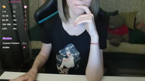 Snapshot of rebesaolset chatting on 10.02.25 RebesaOlset online show from 10.02.25