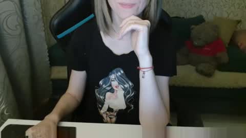 Snapshot of rebesaolset chatting on 10.04.25 RebesaOlset online show from 10.04.25