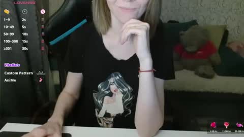 Snapshot of rebesaolset chatting on 10.05.25 RebesaOlset online show from 10.05.25