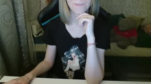 Snapshot of rebesaolset chatting on 10.09.25 RebesaOlset online show from 10.09.25