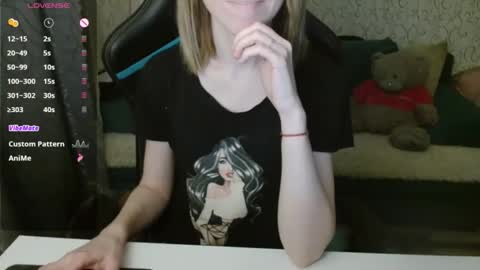 Snapshot of rebesaolset chatting on 12.04.25 RebesaOlset online show from 12.04.25