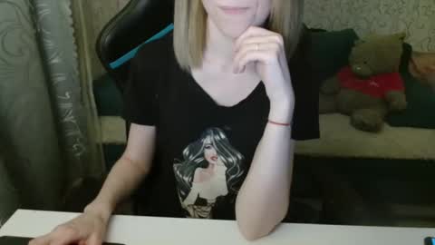 Snapshot of rebesaolset chatting on 12.05.25 RebesaOlset online show from 12.05.25