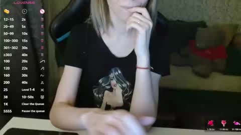 Snapshot of rebesaolset chatting on 12.14.25 RebesaOlset online show from 12.14.25