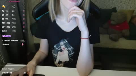 Snapshot of rebesaolset chatting on 12.16.25 RebesaOlset online show from 12.16.25