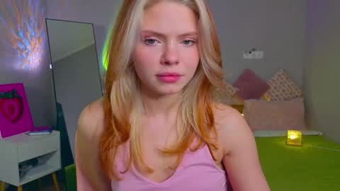 Snapshot of red__candy chatting on 11.12.25 red__candy online show from 11.12.25