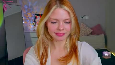 Snapshot of red__candy chatting on 11.26.25 red__candy online show from 11.26.25