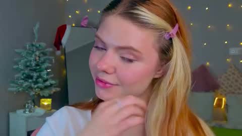 Snapshot of red__candy chatting on 01.07.26 red__candy online show from 01.07.26