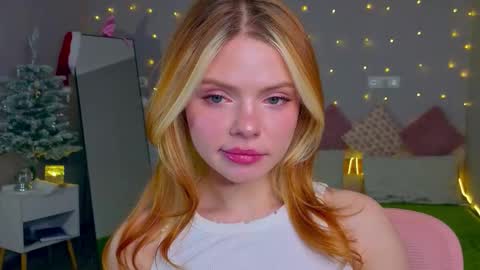 Snapshot of red__candy chatting on 01.13.26 red__candy online show from 01.13.26