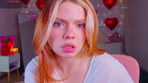 Snapshot of red__candy chatting on 03.25.26 red__candy online show from 03.25.26