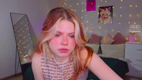 Snapshot of red__candy chatting on 04.02.26 red__candy online show from 04.02.26