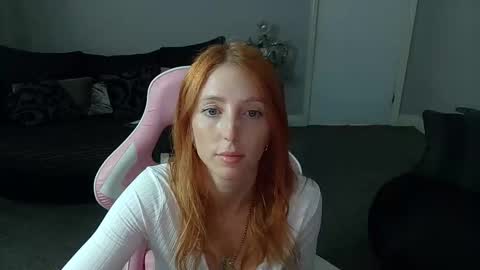 Snapshot of red_firesquirt chatting on 10.08.25 Red -  online show from 10.08.25