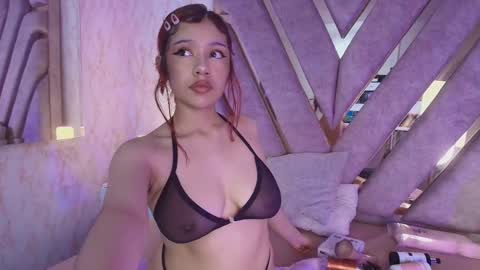 Snapshot of red_pandaa chatting on 12.16.25 red_pandaa online show from 12.16.25