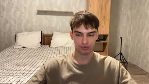 Snapshot of redbullshine chatting on 09.16.25 redbullshine online show from 09.16.25