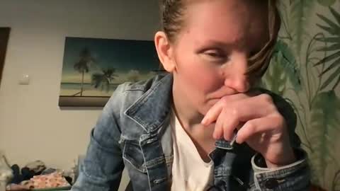 Snapshot of redfoxofficial chatting on 11.29.25 Redfox online show from 11.29.25