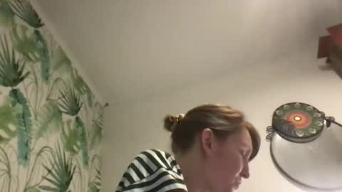 Snapshot of redfoxofficial chatting on 12.05.25 Redfox online show from 12.05.25