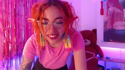 Snapshot of redgirrl_77 chatting on 05.08.26 Mere online show from 05.08.26